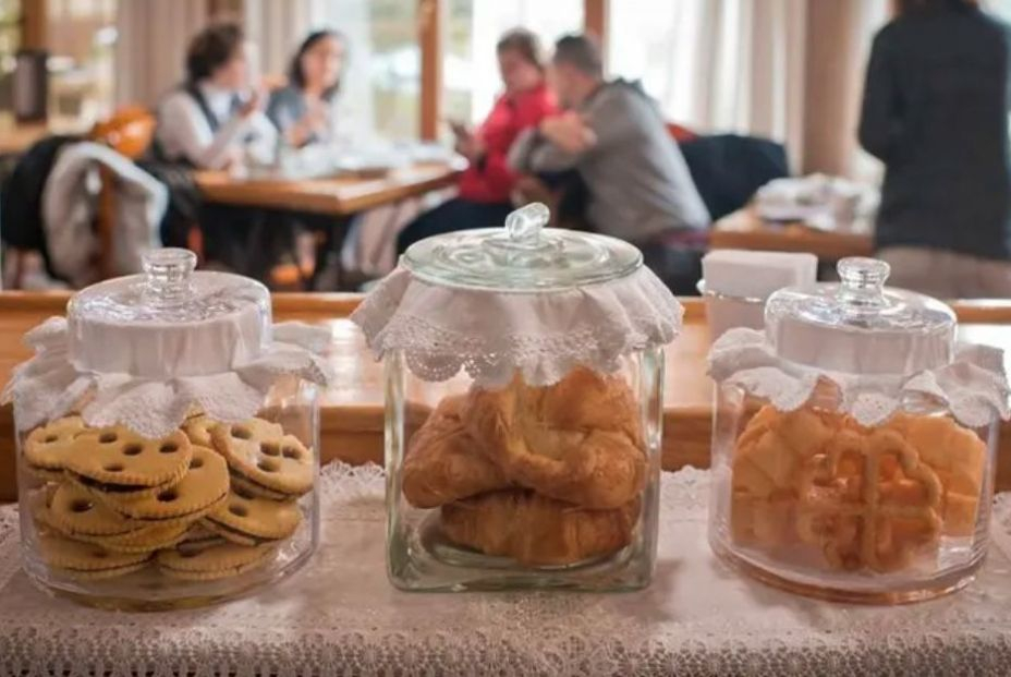 Un pecado pasar por la A-1 y no recalar en la cafetería de 'Área Boceguillas'. Foto: Sofía Moro