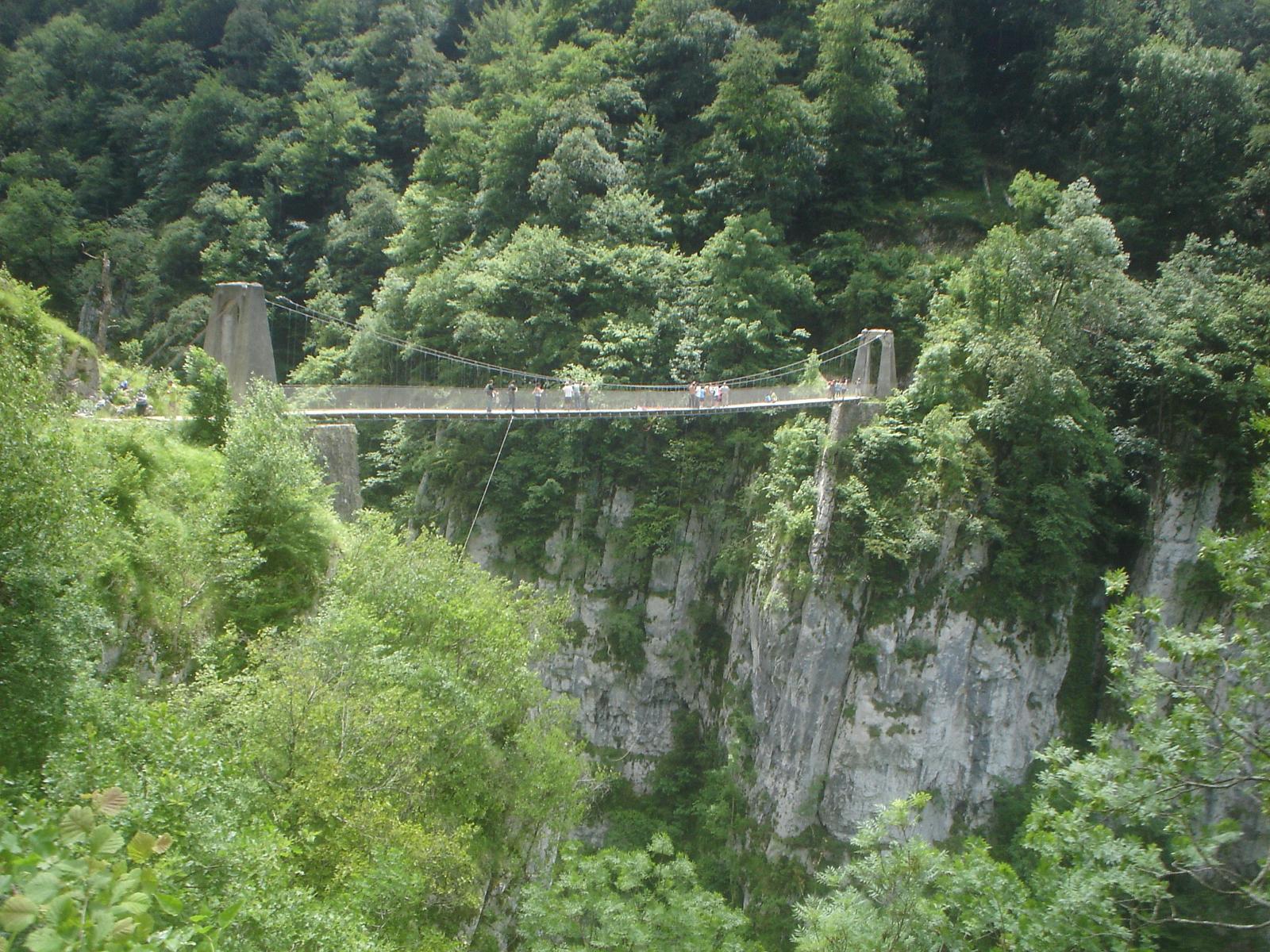 Viaja a Larrau en Francia y conoce el espectacular puente colgante Hotlzarte