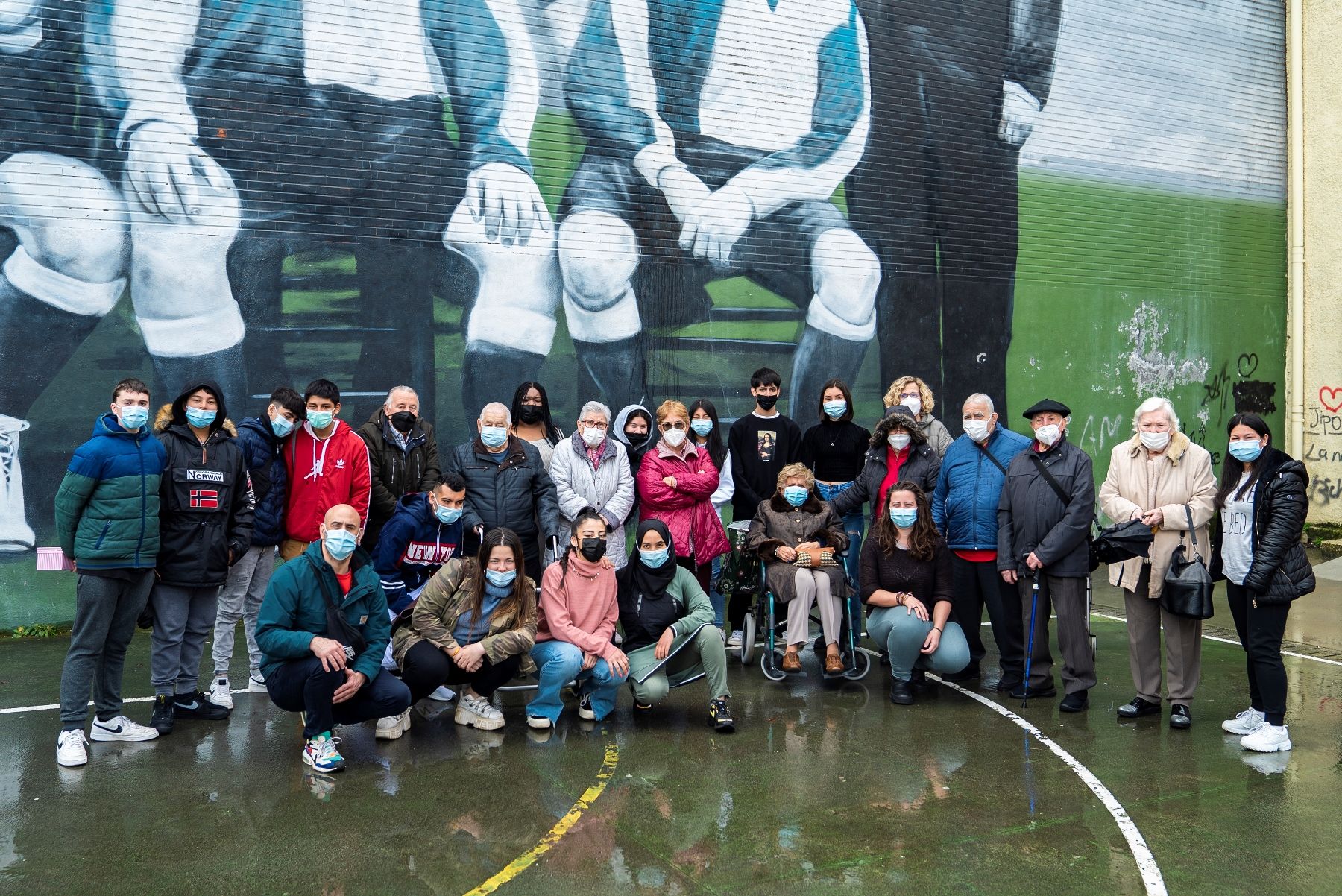 El arte une a jóvenes y mayores en Leioa a través de un proyecto intergeneracional