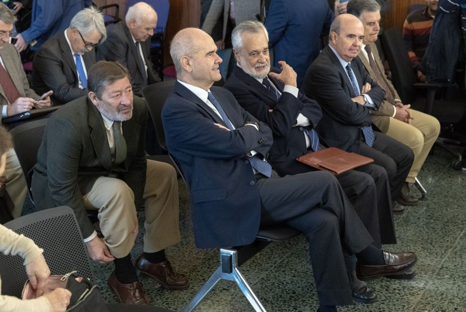 EuropaPress 1761710 expresidentes andalucia manuel chaves centro jose antonio grinan derecha EuropaPress 1761710 expresidentes andalucia manuel chaves centro jose antonio grinan derecha