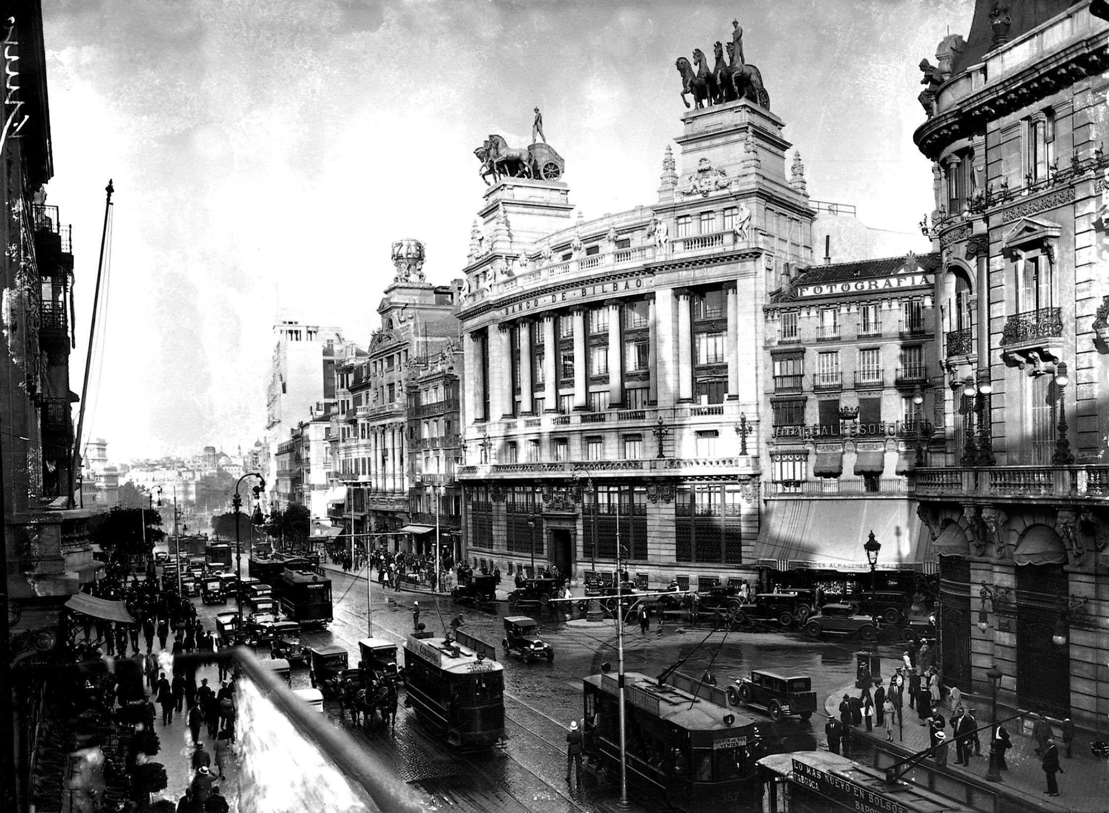 Viaje al Madrid de hace un siglo a través de medio centenar de fotografías