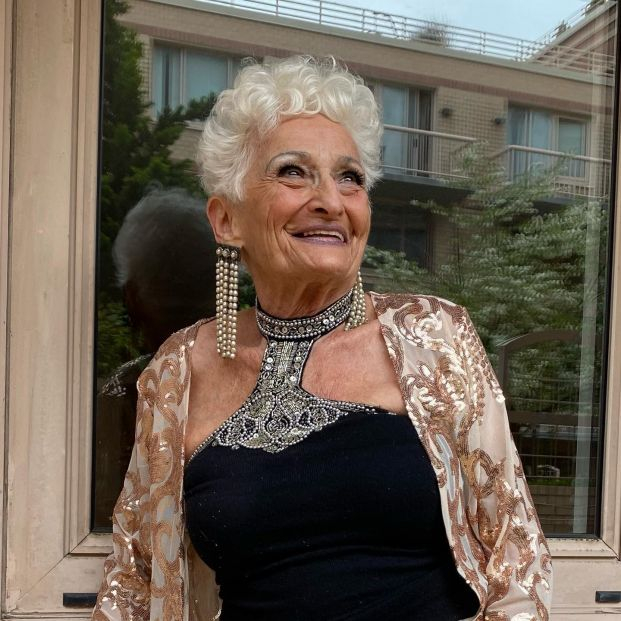 Esta mujer de 86 años triunfa en Tinder: ha conseguido más de 50 citas