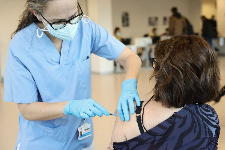 Sanidad confirma la cuarta dosis de la vacuna contra el Covid para toda la población