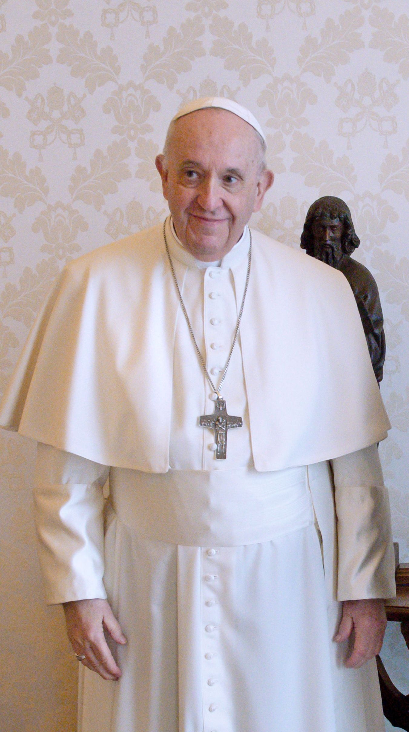 El Papa narra junto a Roberto Begnini la vida de Jesús en la Rai Uno
