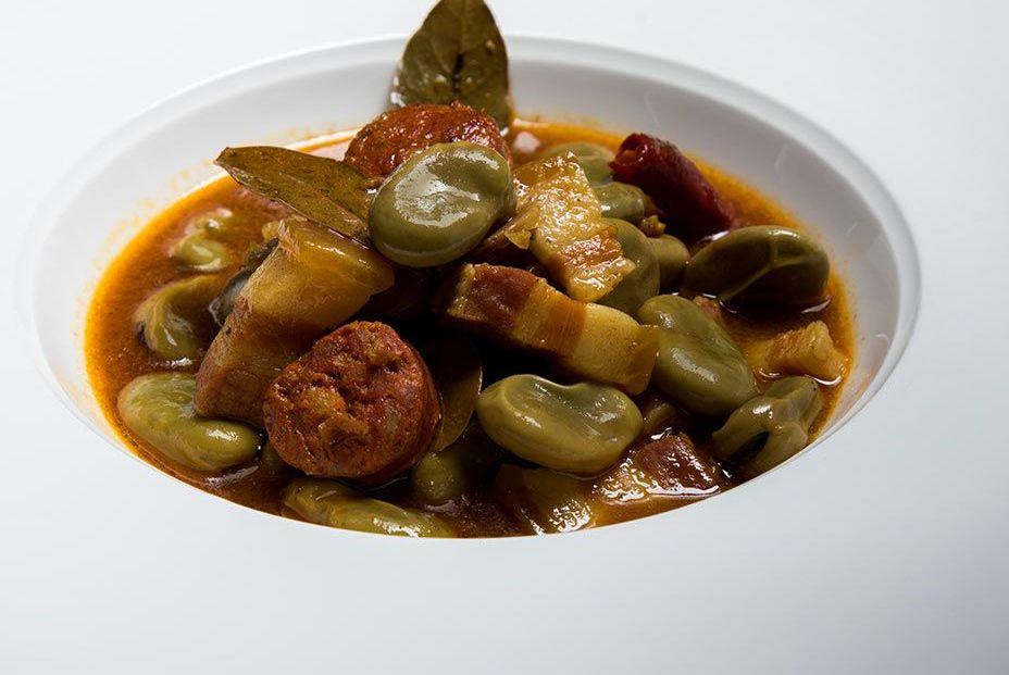 Cuchareo de michirones con chorizo y panceta, receta fácil. Foto: Murcia turística