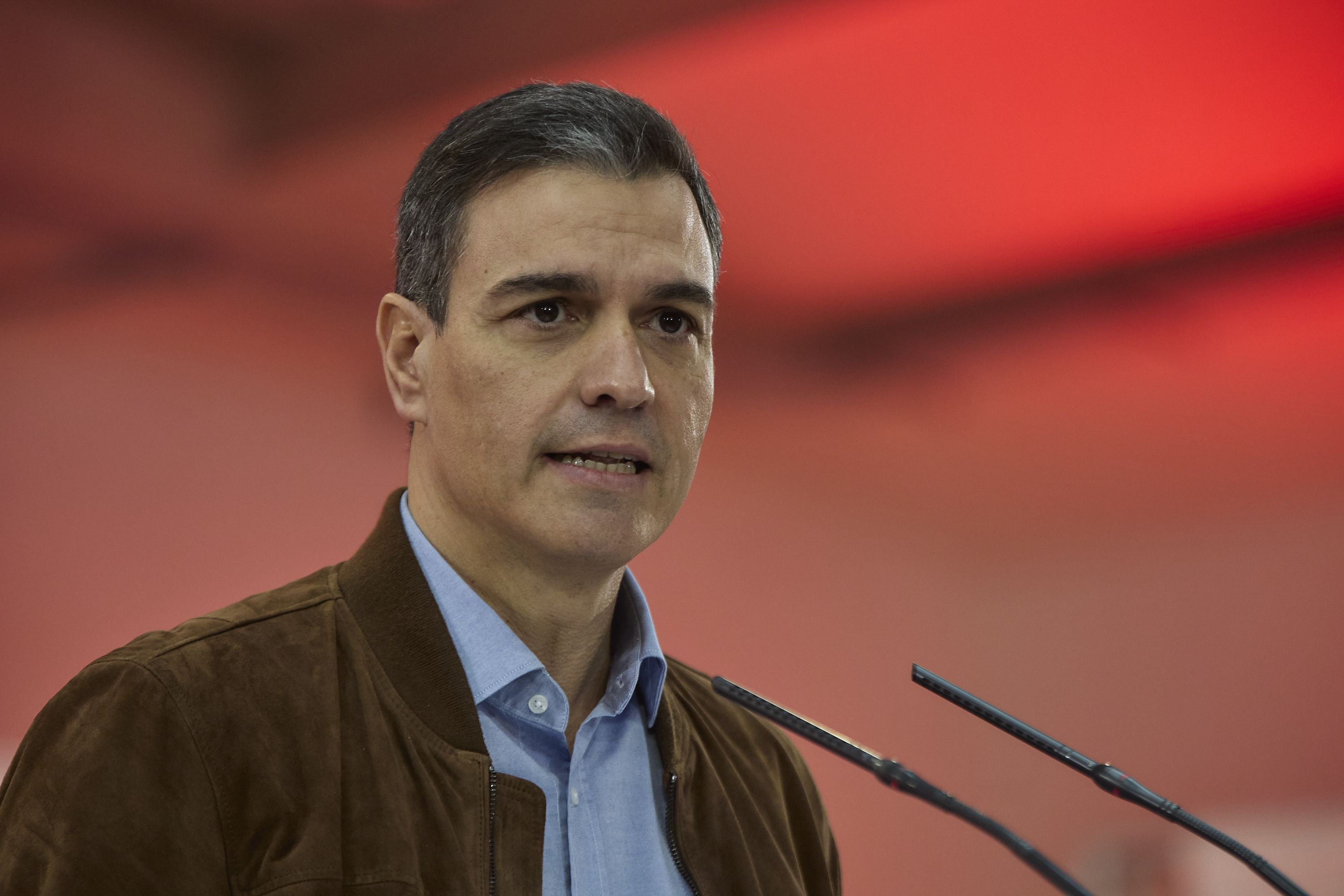 Sánchez admite que se revisarán "a la baja" las cifras de crecimiento en España 