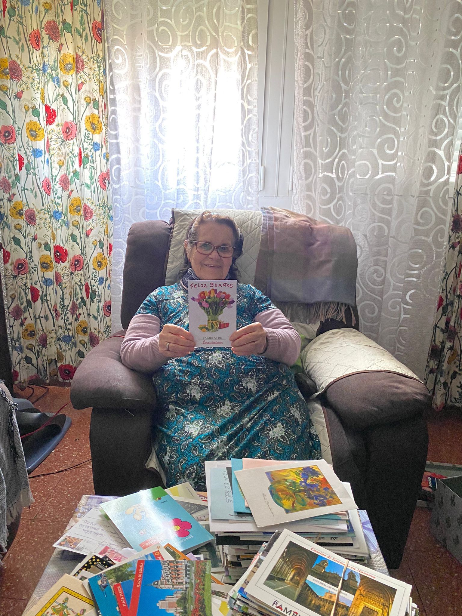Cándida, de Gomaespuma, recibe más de mil postales por sus 90 años: "Pensé que no me querían tanto" Cándida, de Gomaespuma, recibe más de mil postales por sus 90 años: "Pensé que no me querían tanto"