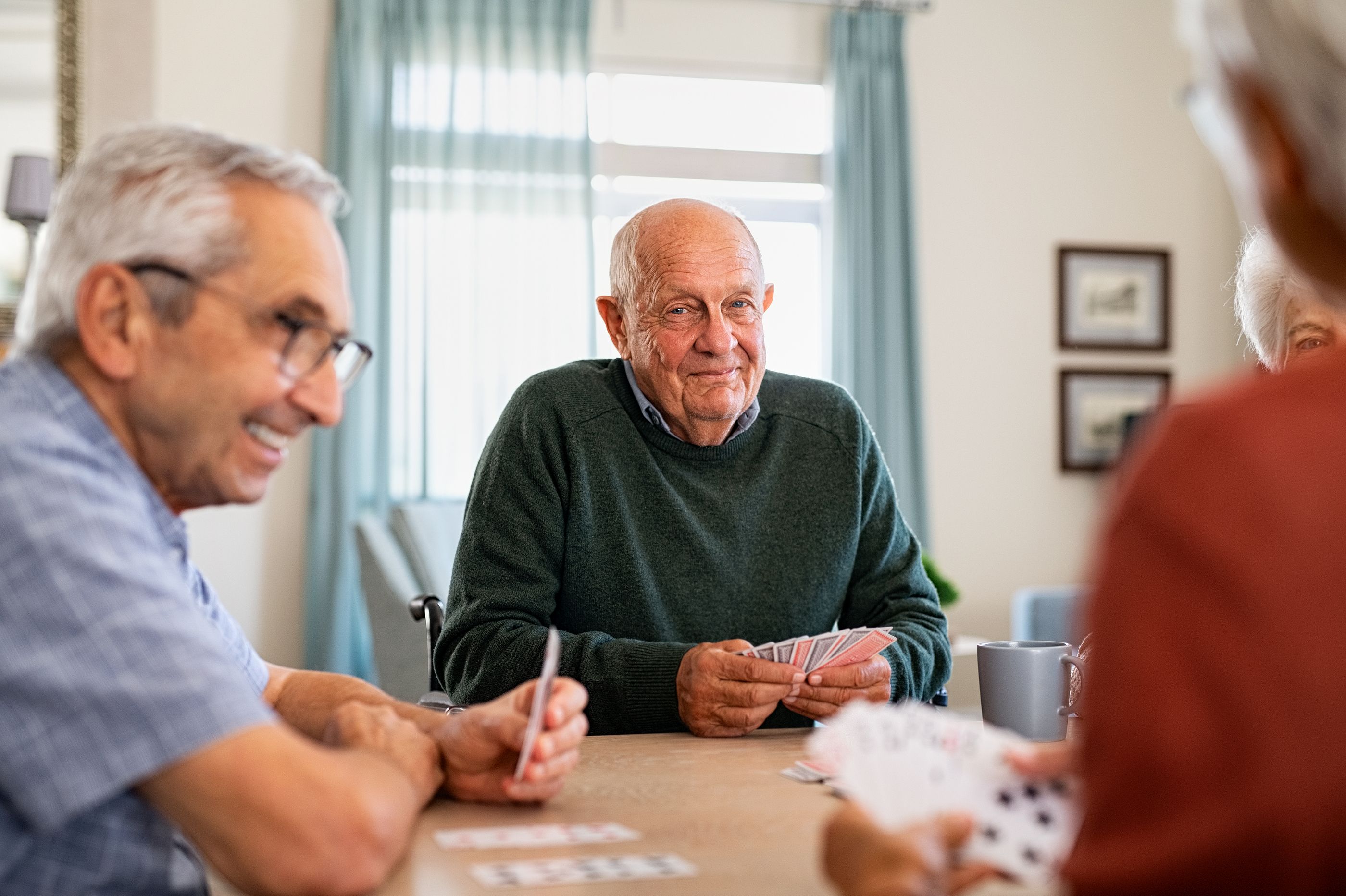 El 'senior living' aumentará más del 10% en los próximos 30 años. bigstock Retired senior man in wheelcha 421235984