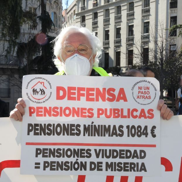 pensiones minimas cartel manifestacion