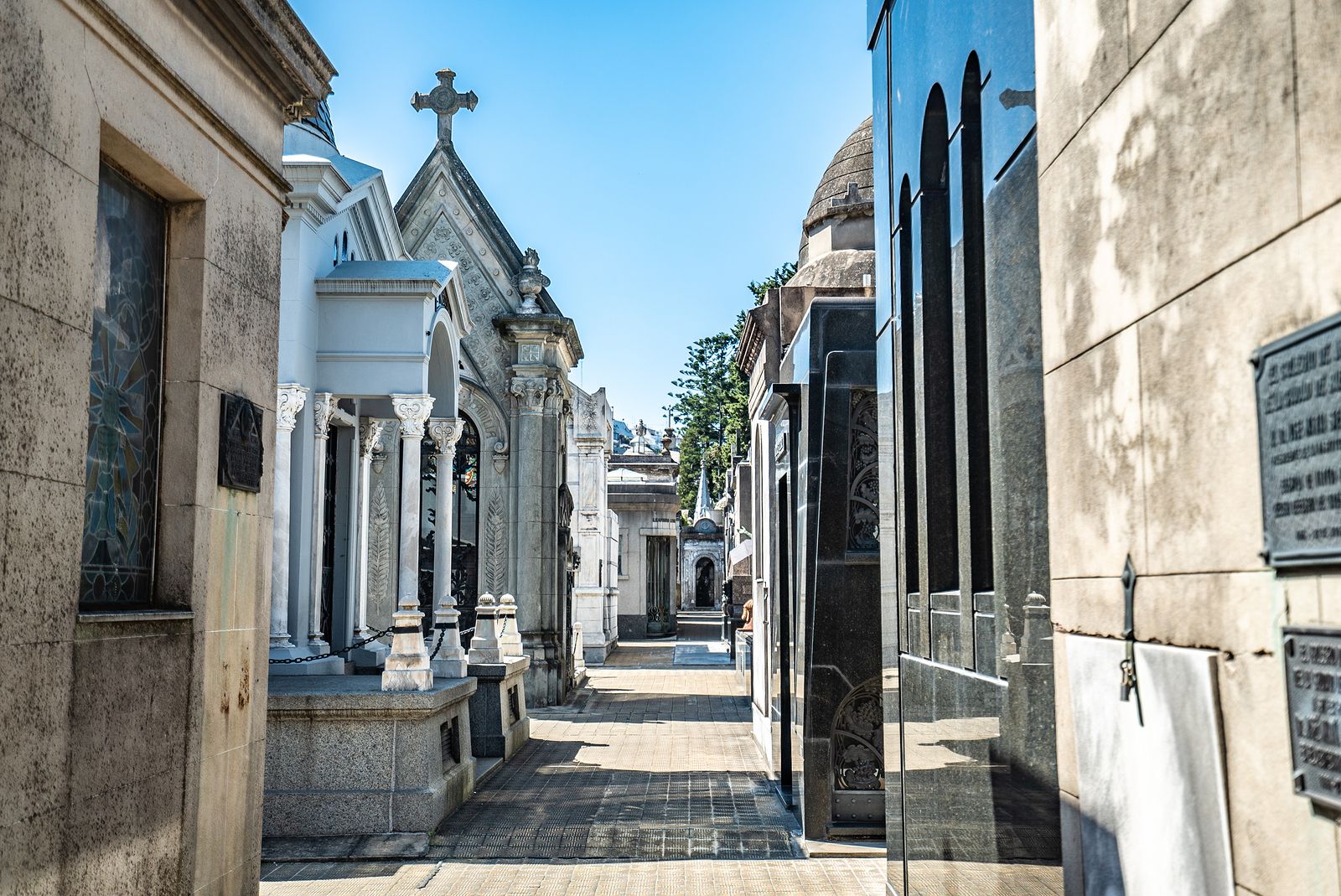 Una mujer escribe en su esquela quién puede acudir a su funeral: "Mi familia no es de sangre"