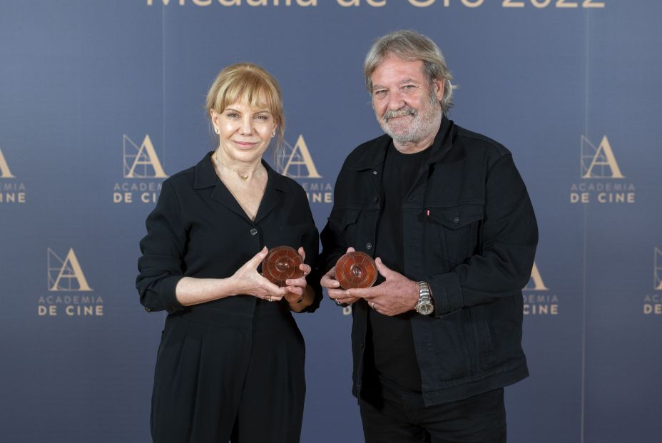 EuropaPress 4390752 actriz cecilia roth actor jorge perugorria reciben medalla oro 2022 EuropaPress 4390752 actriz cecilia roth actor jorge perugorria reciben medalla oro 2022