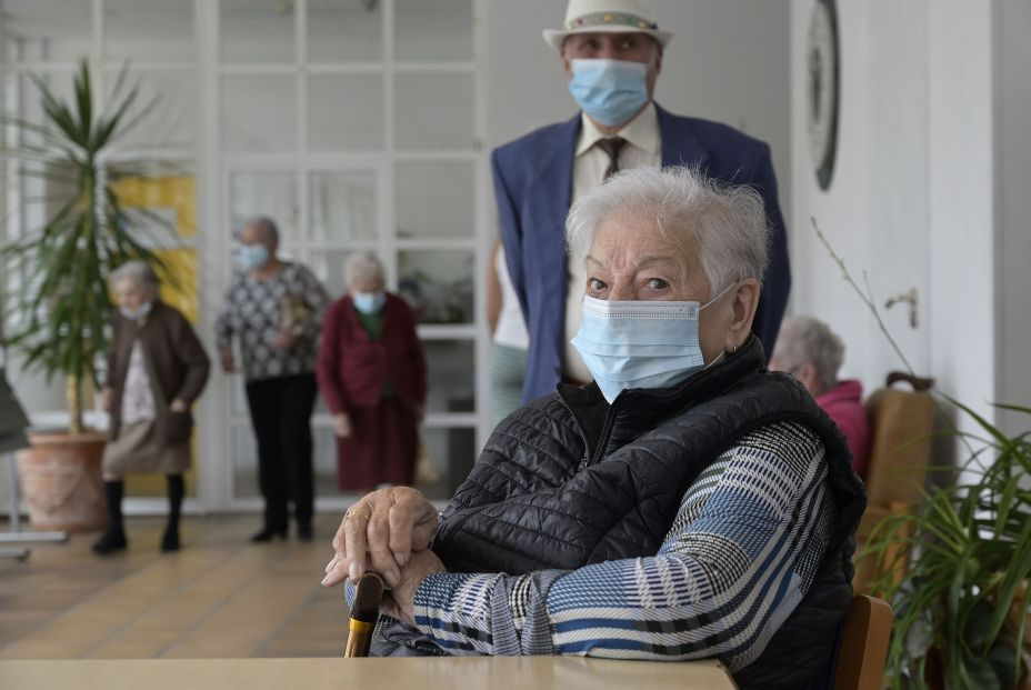 Patronales de Dependencia critican la retirada de las mascarillas en las residencias. Foto: Europa Press