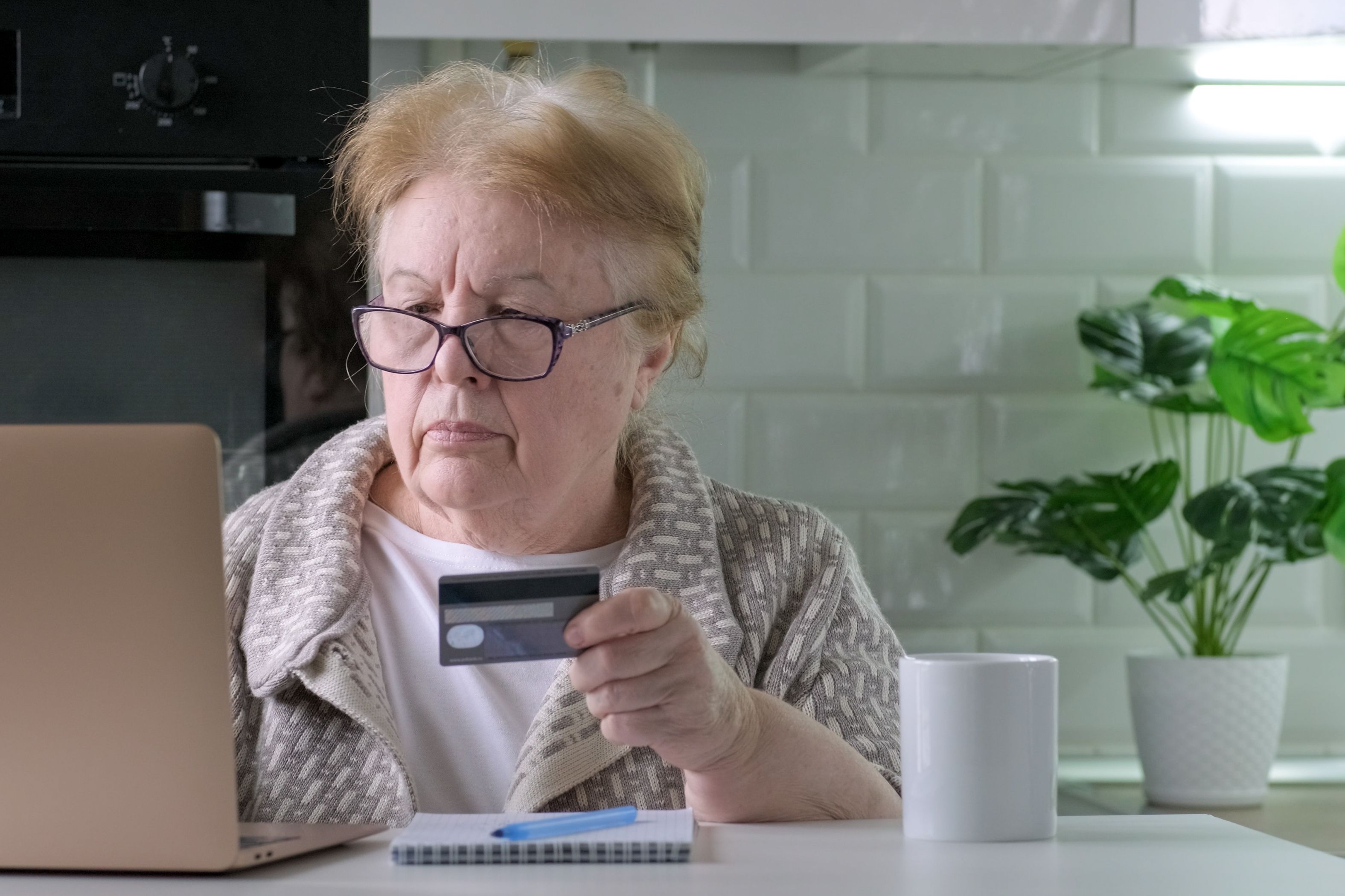 Los mayores de Ávila aprenderán a usar los servicios de la banca online gracias a los jóvenes