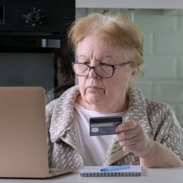 Los mayores de Ávila aprenderán a usar los servicios de la banca online gracias a los jóvenes