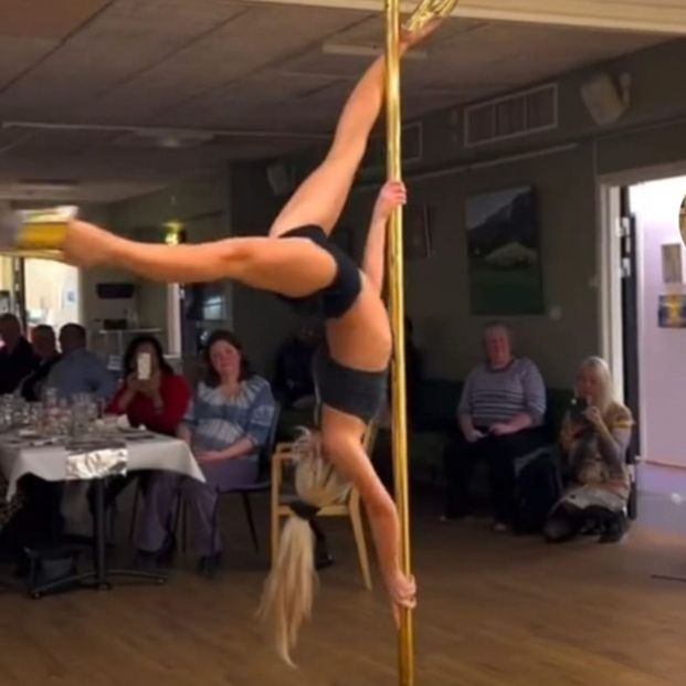 VÍDEO: Una bailarina de pole dance revoluciona una residencia y los mayores se atreven a intentarlo