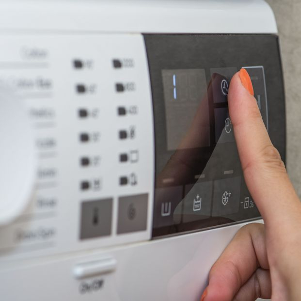 Trucos para conseguir que la lavadora consuma menos y ahorrar en la factura de la luz. Foto: Bigstock