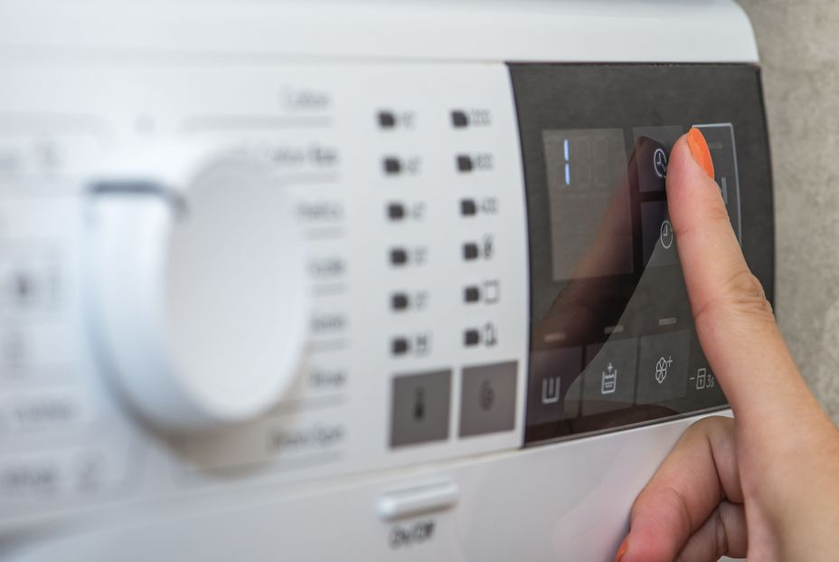 Trucos para conseguir que la lavadora consuma menos y ahorrar en la factura de la luz. Foto: Bigstock