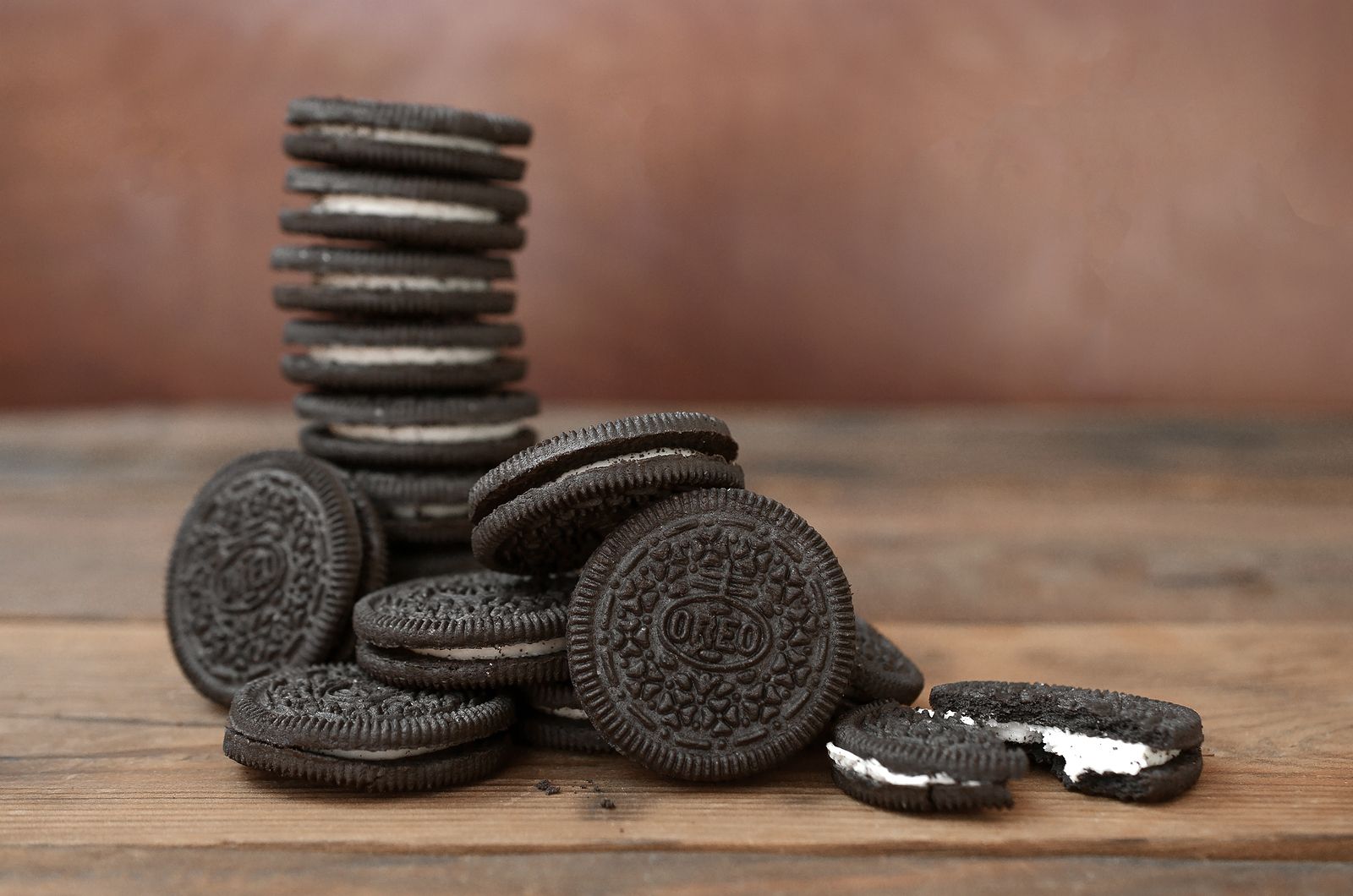 ¿Por qué la crema de las Oreo siempre se queda pegada a un lado? La ciencia da con la respuesta