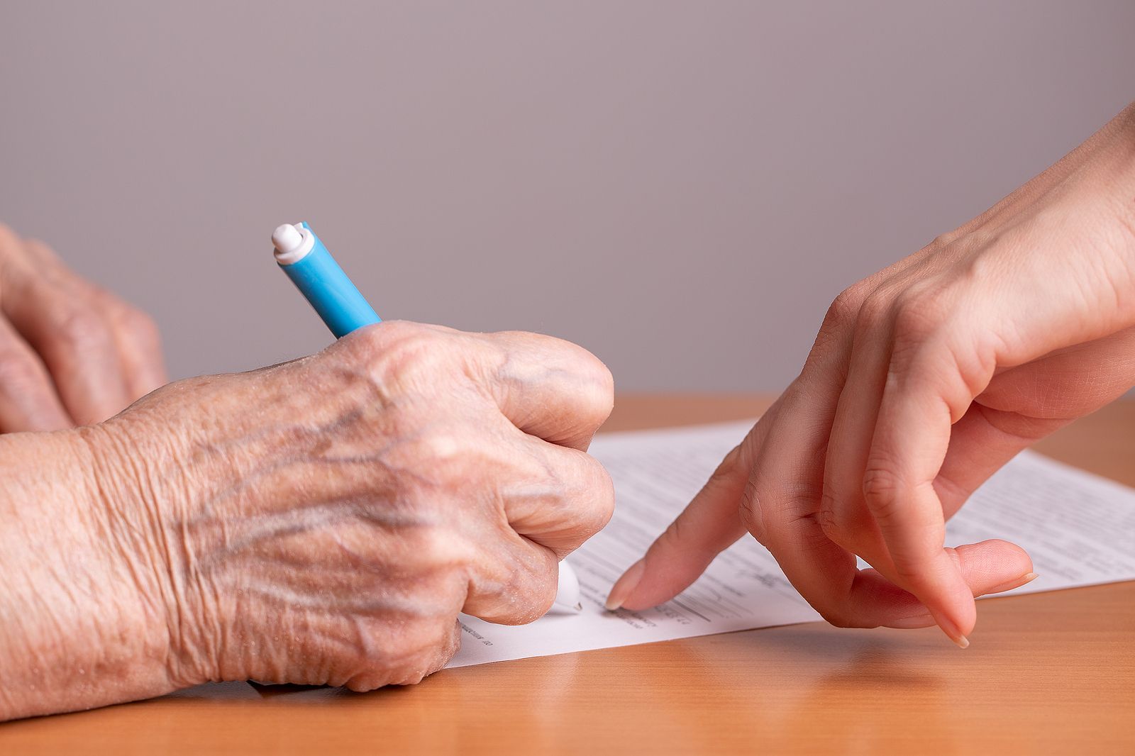 Anulan el testamento que dejó una mujer de 90 años con demencia a su cuidadora. Foto: Bigstock