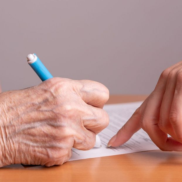 Anulan el testamento que dejó una mujer de 90 años con demencia a su cuidadora. Foto: Bigstock Anulan el testamento que dejó una mujer de 90 años con demencia a su cuidadora. Foto: Bigstock
