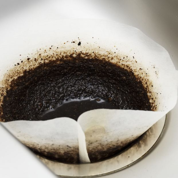 ¿Es bueno tirar los posos de café por el fregadero?. Foto: Bigstock