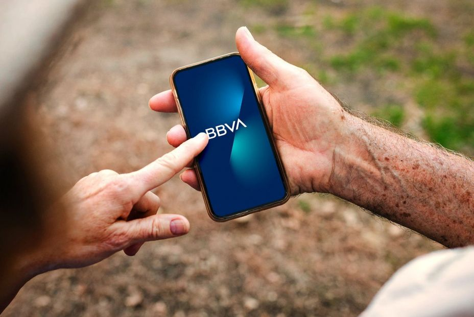 BBVA adapta su aplicación móvil para los clientes más mayores
