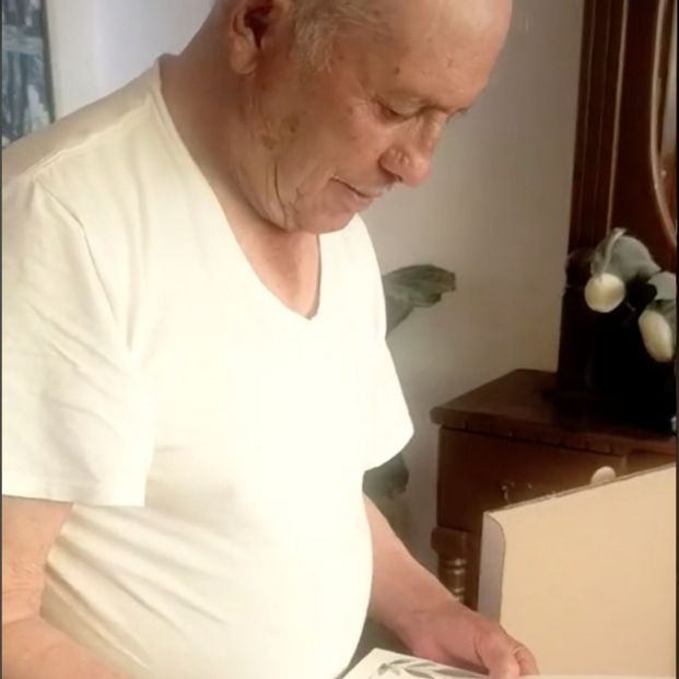 VÍDEO: Le pide a su abuelo que la lleve al altar con una emotiva carta: "Nada me haría más feliz"