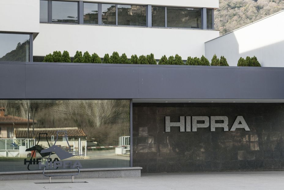 EuropaPress 4176081 entrada sede hipra enero 2022 amer girona catalunya espana ministra ciencia EuropaPress 4176081 entrada sede hipra enero 2022 amer girona catalunya espana ministra ciencia