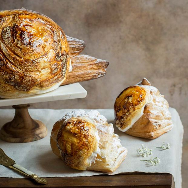 Como se hacen los cuernos de merengue, el pastel de la Región de Murcia más delicado