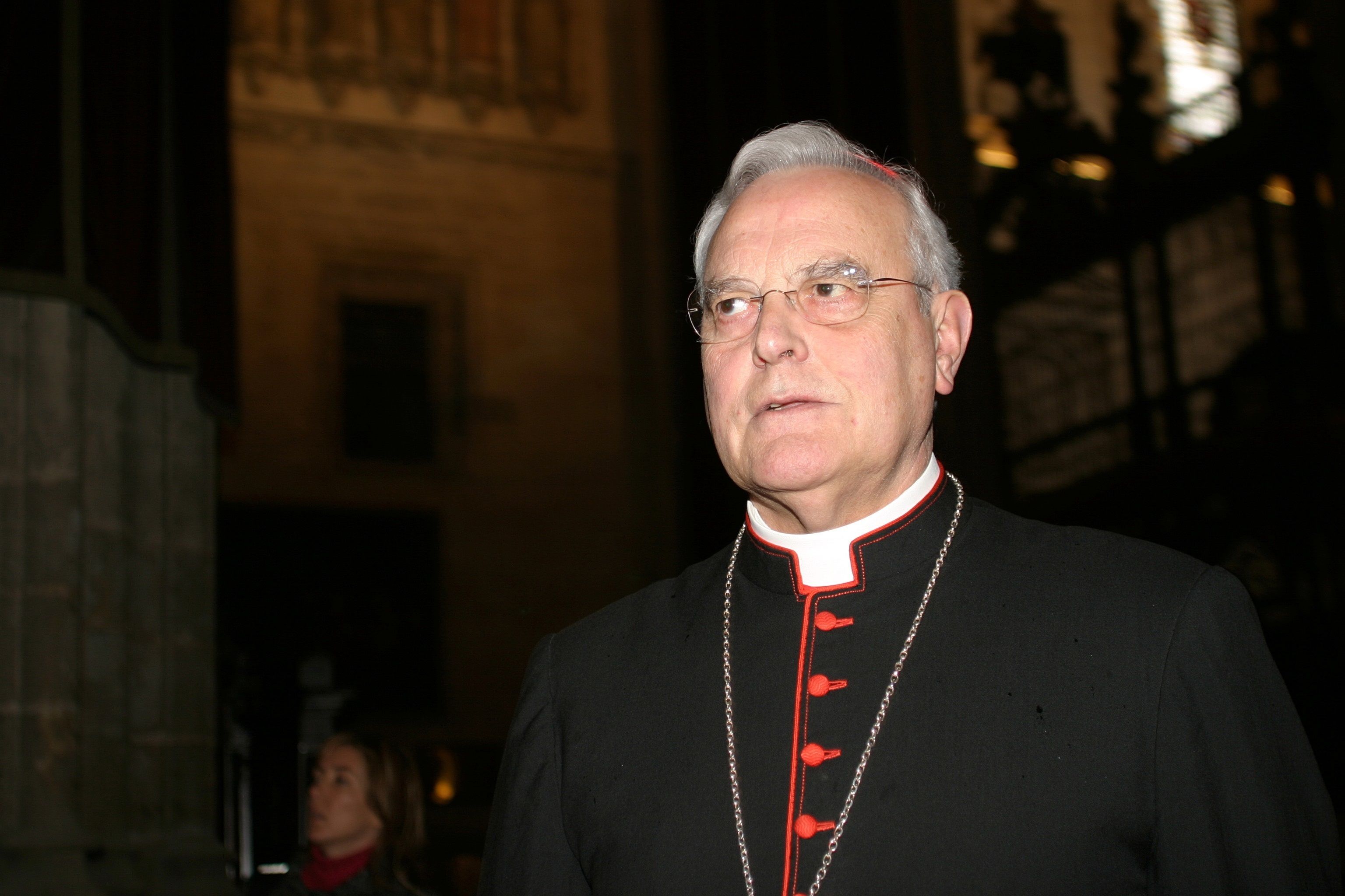 Muere el cardenal Carlos Amigo Vallejo tras una operación en los pulmones