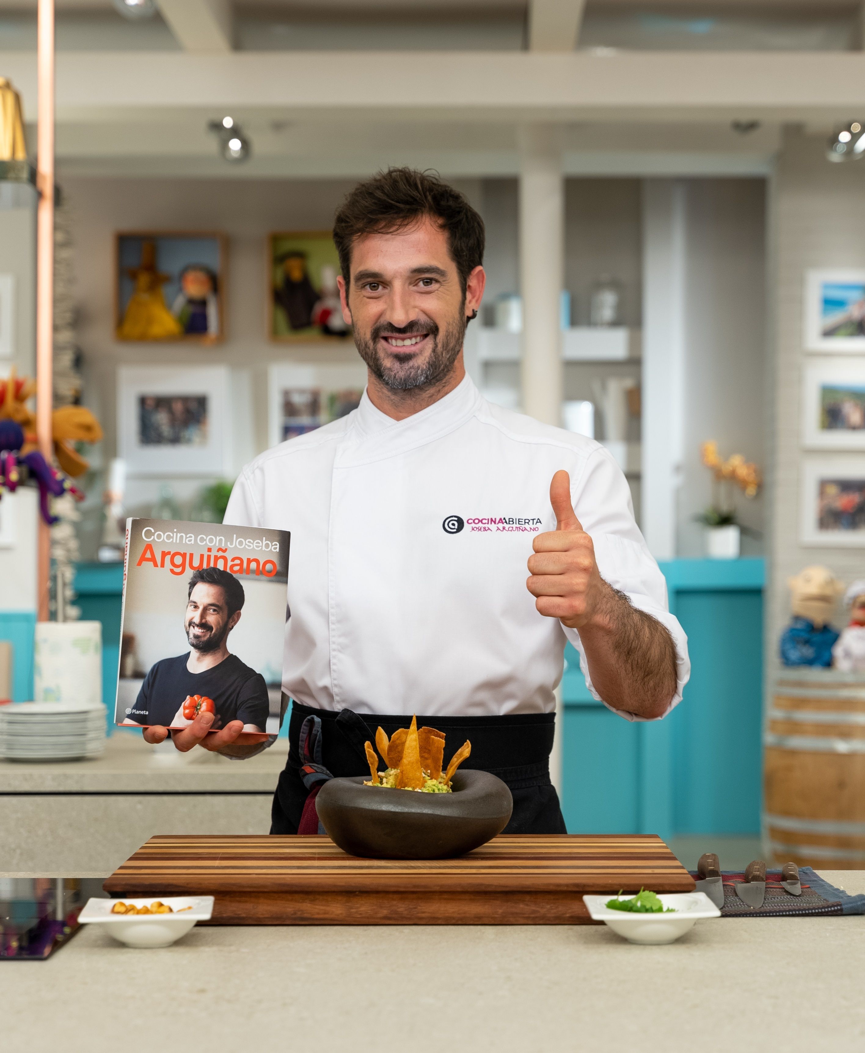 Joseba Arguiñano presenta en Zarautz su nuevo libro con una selección de sus recetas favoritas. Foto: Europa Press