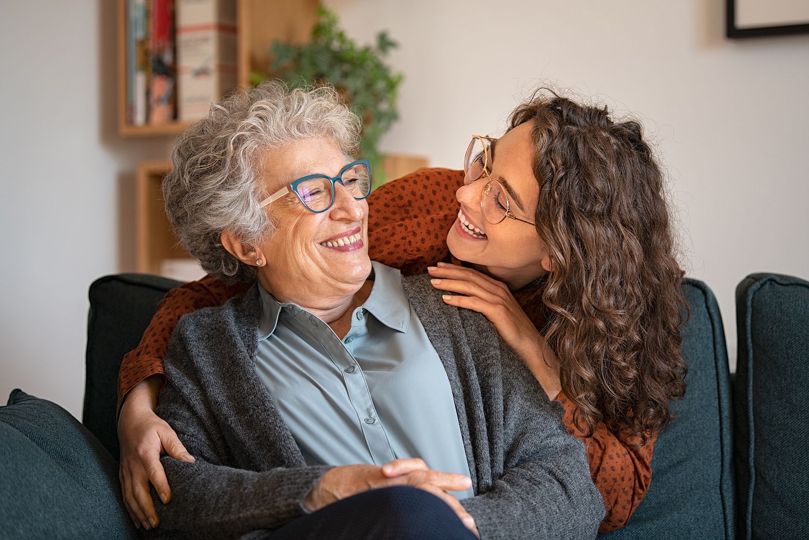 'Me gusta todo de ti': solidaridad intergeneracional para aprender a vivir tras la pandemia. Foto: Bigstock