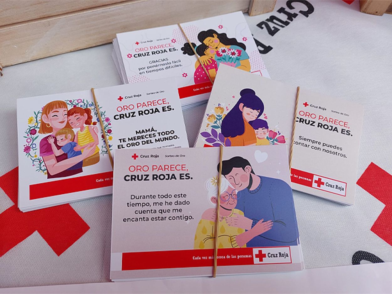 Vuelve 'Madre de Oro', la campaña de tarjetas solidarias para madres y abuelas de Cruz Roja
