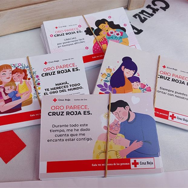 Vuelve 'Madre de Oro', la campaña de tarjetas solidarias para madres y abuelas de Cruz Roja