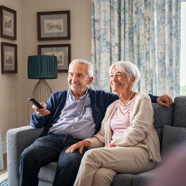 Los mayores, los grandes consumidores de una televisión que los subestima. Foto: Bigstock Los mayores, los grandes consumidores de una televisión que los subestima. Foto: Bigstock