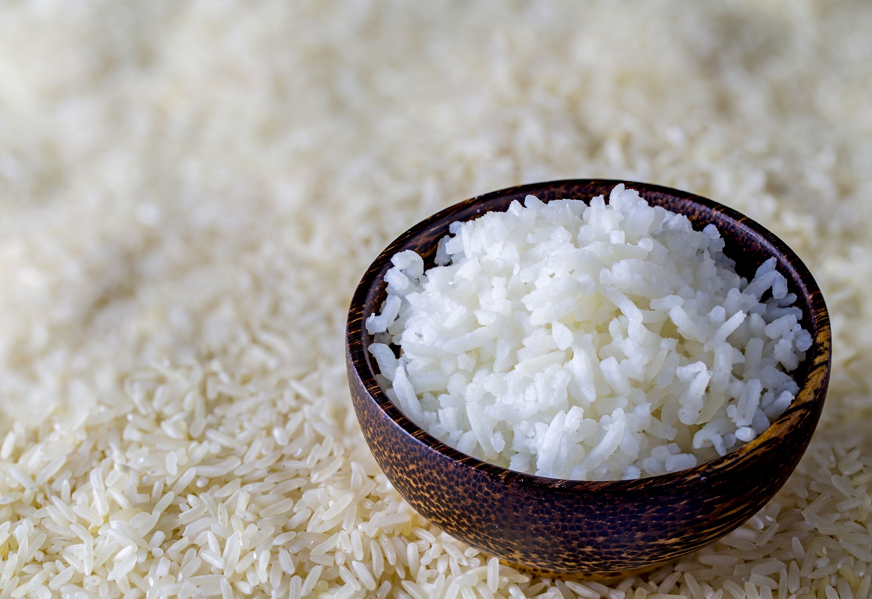 El truco para cocinar el arroz reduciendo sus calorías a la mitad