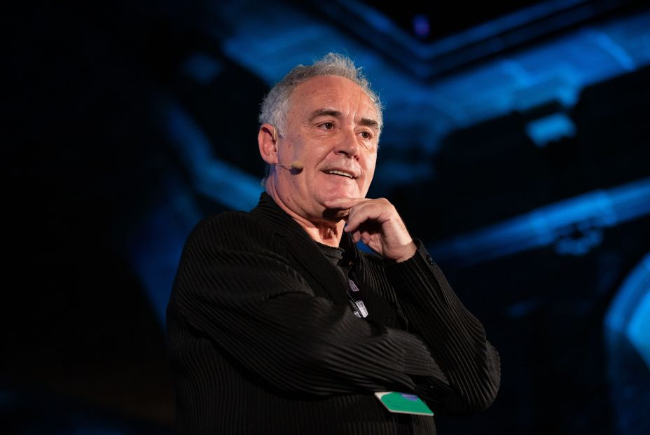 Ferran Adrià forma a hosteleros en Sevilla y reúne a estrellas de cocina en de la mano de CaixaBank. Foto:Europa Press Ferran Adrià forma a hosteleros en Sevilla y reúne a estrellas de cocina en de la mano de CaixaBank. Foto:Europa Press
