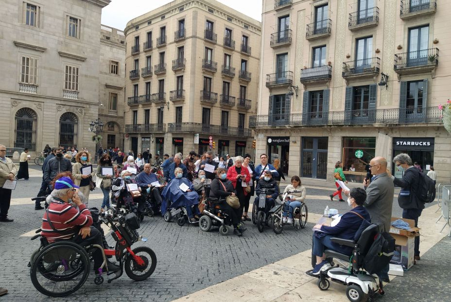 EuropaPress 4424288 personas discapacidad movilizacion plaza sant jaume barcelona