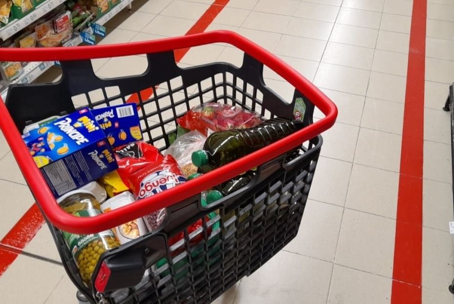 Los pensionistas se dejan el 20% de la pensión en la compra de alimentos básicos. Foto: EuropaPress