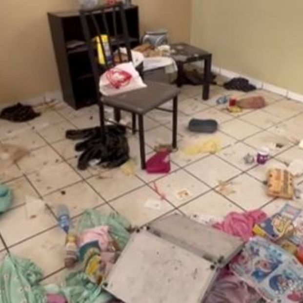 El increíble cambio de una casa llena de basura tras el paso de una 'influencer' limpiadora El increíble cambio de una casa llena de basura tras el paso de una 'influencer' limpiadora