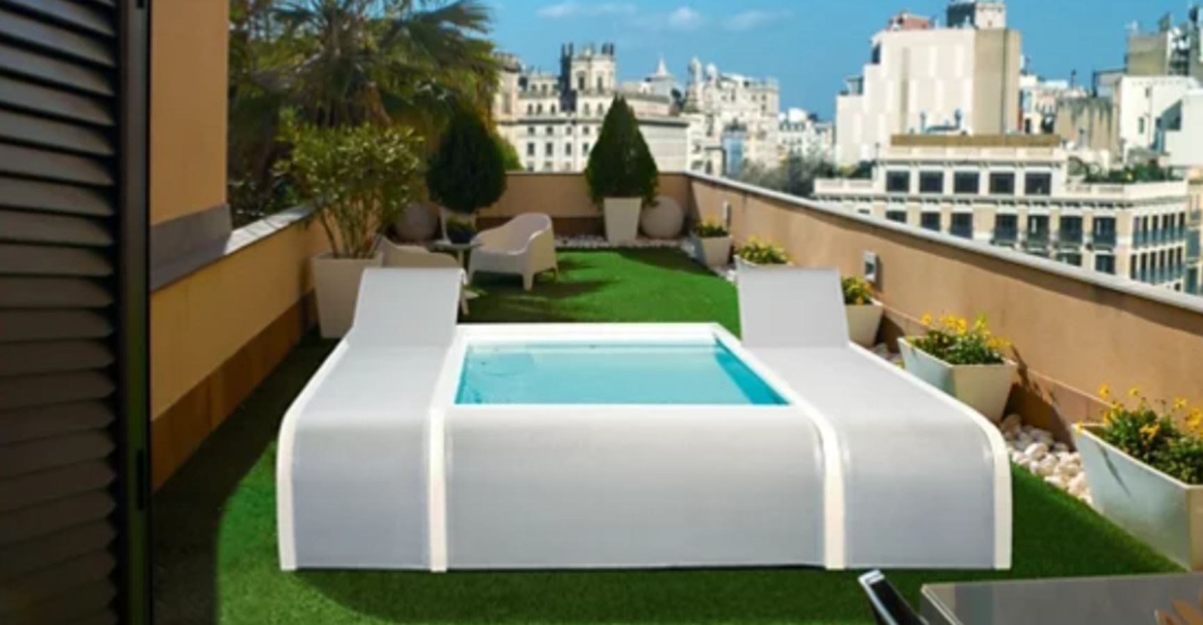La innovadora piscina con tumbonas que querrás tener este verano en casa La innovadora piscina con tumbonas que querrás tener este verano en casa