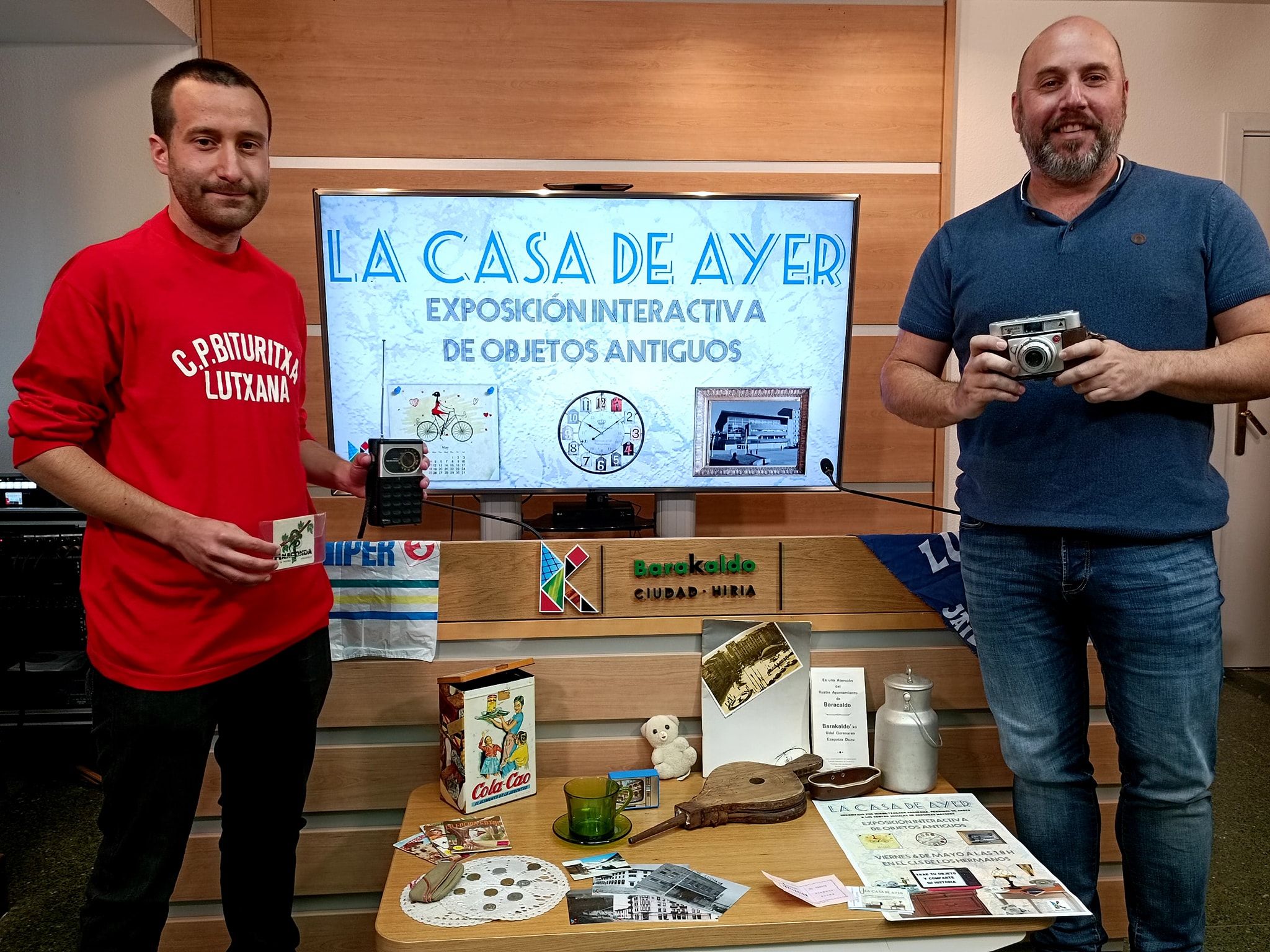 Los mayores de Barakaldo recrean 'La Casa de Ayer' reuniendo sus objetos antiguos