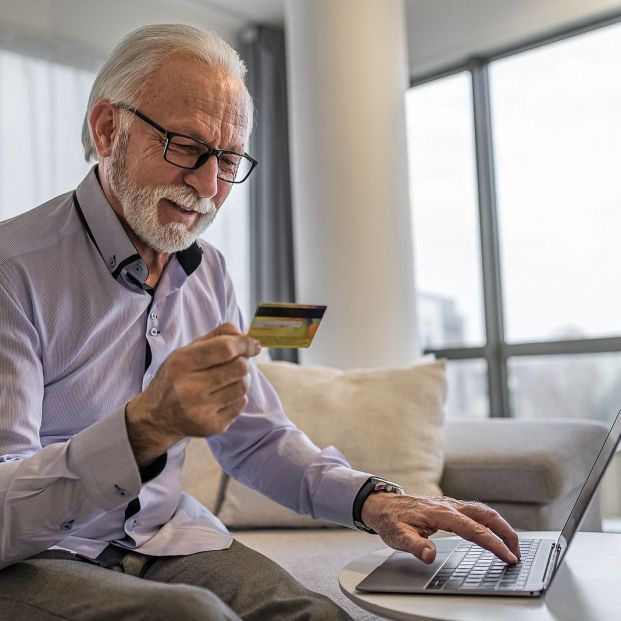 INCIBE celebrará el Día de Internet 2022 con talleres dedicados a la ciberseguridad de los mayores. Foto: Bigstock