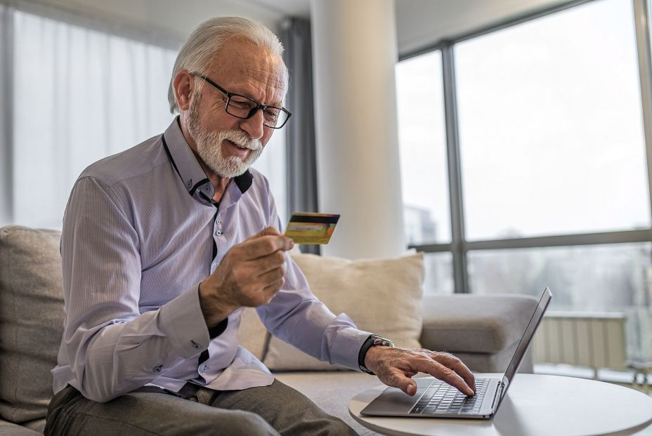 INCIBE celebrará el Día de Internet 2022 con talleres dedicados a la ciberseguridad de los mayores. Foto: Bigstock