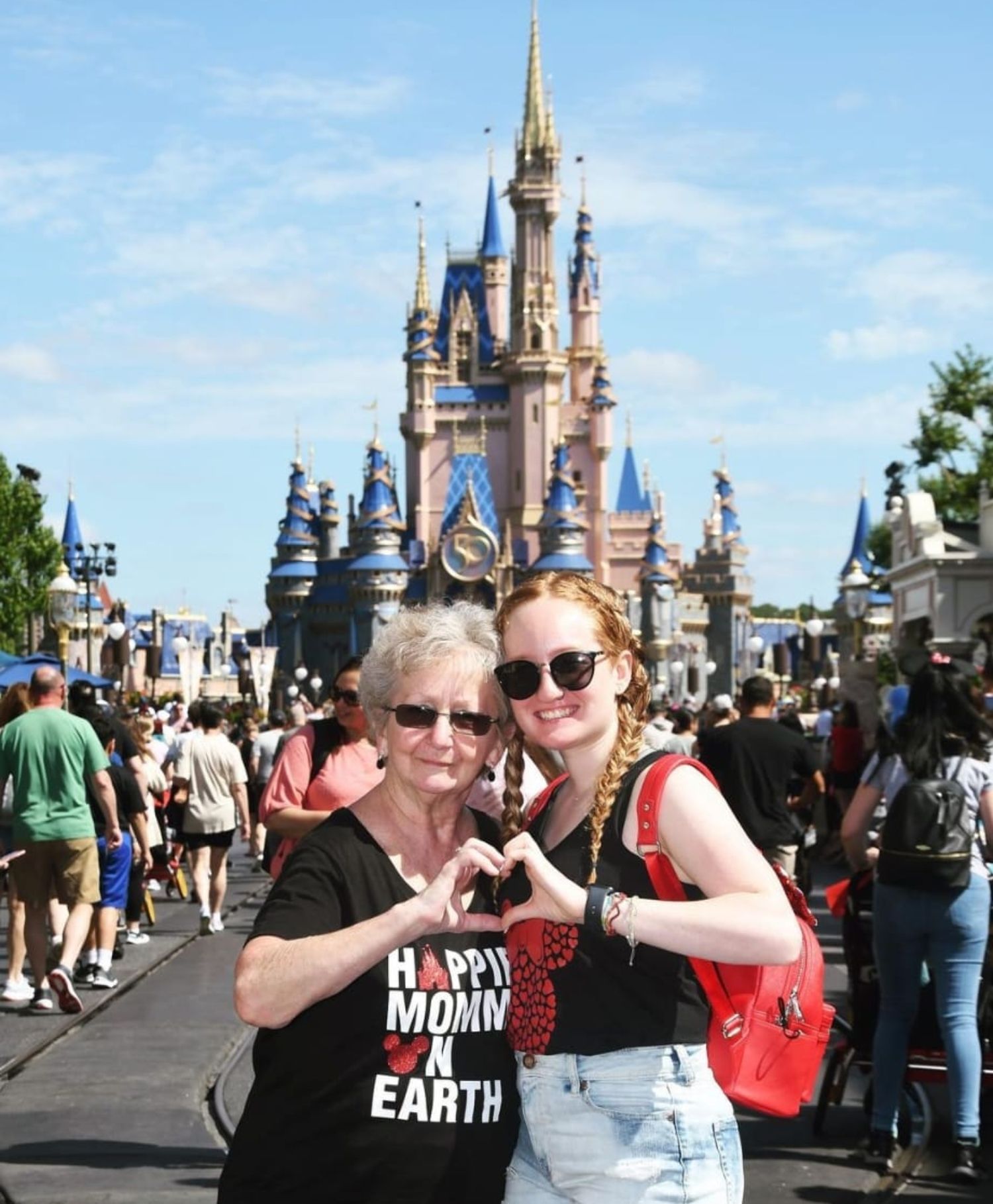 VÍDEO: Hace realidad el mayor sueño de su abuela con un viaje a Disneyland