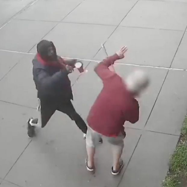 Brutal agresión a un hombre de 77 años en Nueva York