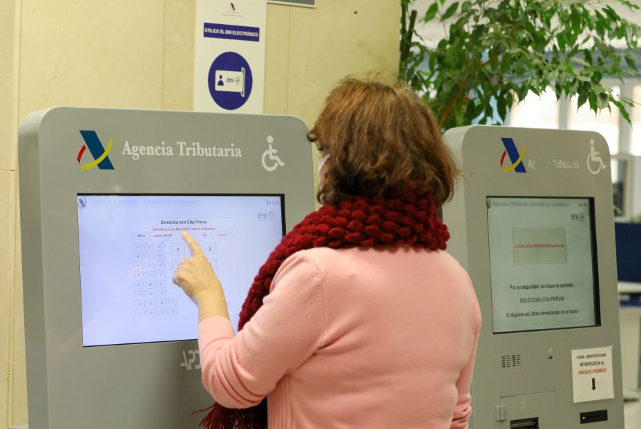 Renta 2021-2022: los mayores de Madrid tendrán un servicio presencial para hacer la declaración. Foto: Europa Press