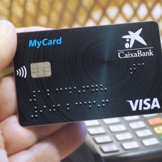 CaixaBank lanza la primera tarjeta bancaria en braille de España