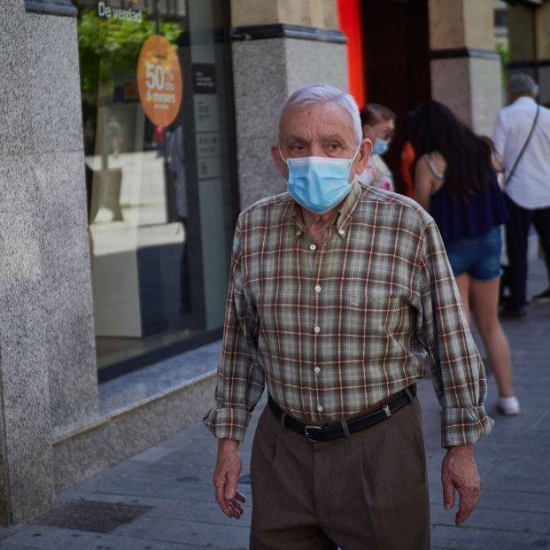 La incidencia en mayores de 60 sube 30 puntos y la OMS advierte: "La pandemia no ha terminado"