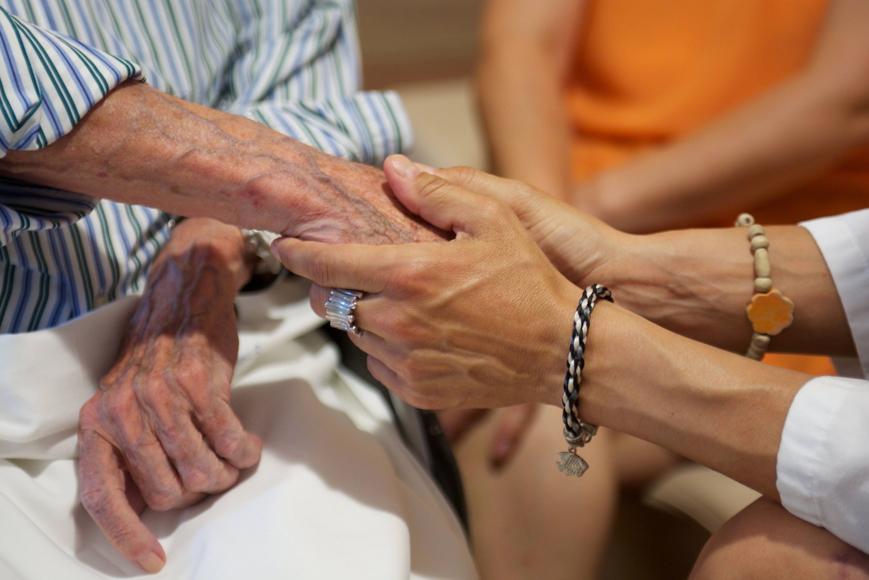 Málaga busca voluntarios para combatir la soledad no deseada de las personas mayores. Foto: Europa Press